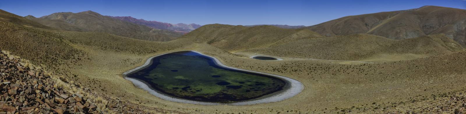 photo panoramique d'argentine: lagune et hornocal
