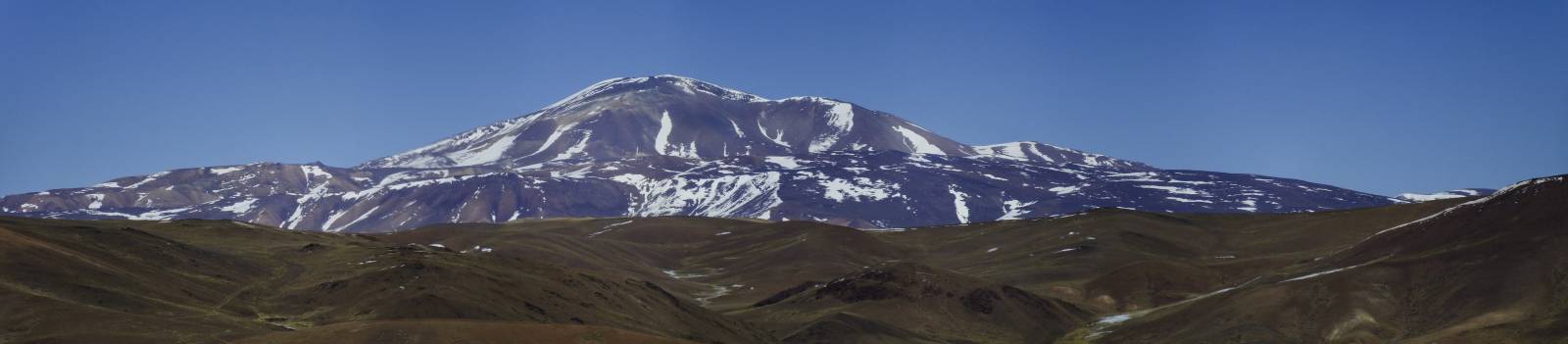 photo panoramique d'argentine: vue sur le volcan quewar
