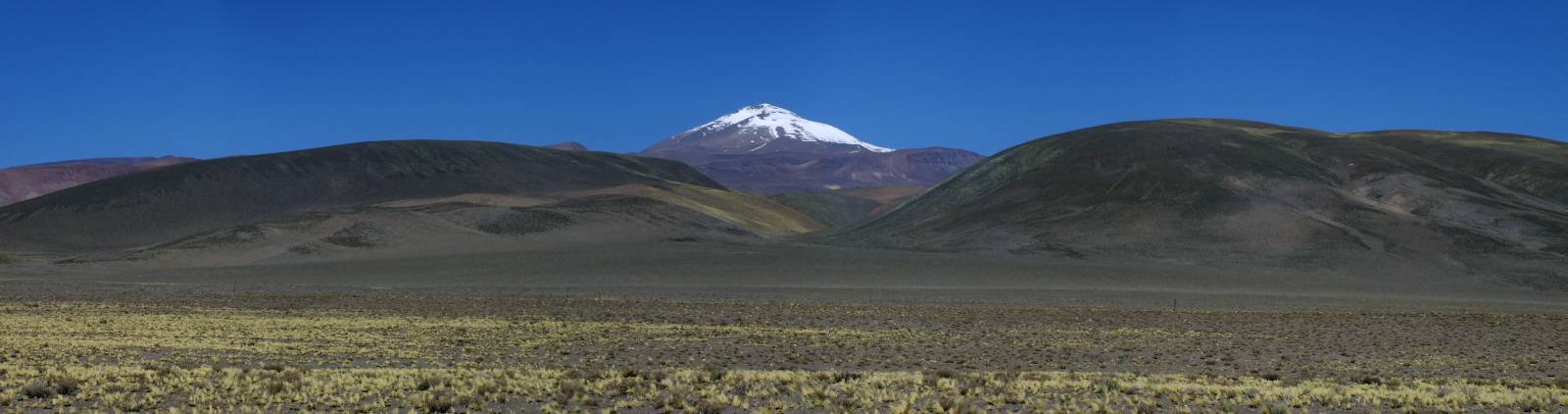 photo panoramique d'argentine: volcan quewar