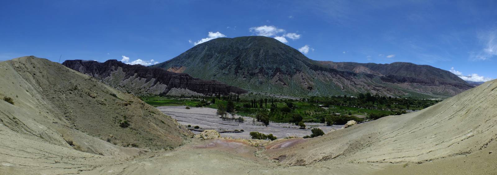 photo panoramique d'argentine: quebrada de humahuaca