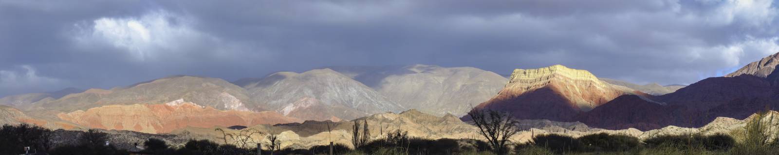 photo panoramique d'argentine: quebrada de humahuaca