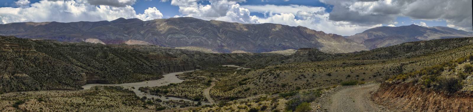 photo panoramique d'argentine: quebrada de humahuaca