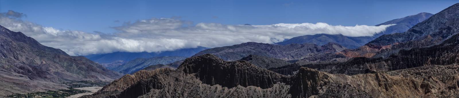 photo panoramique d'argentine: quebrada de humahuaca