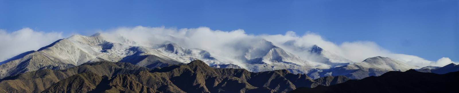 photo panoramique d'argentine: nevado et nuages