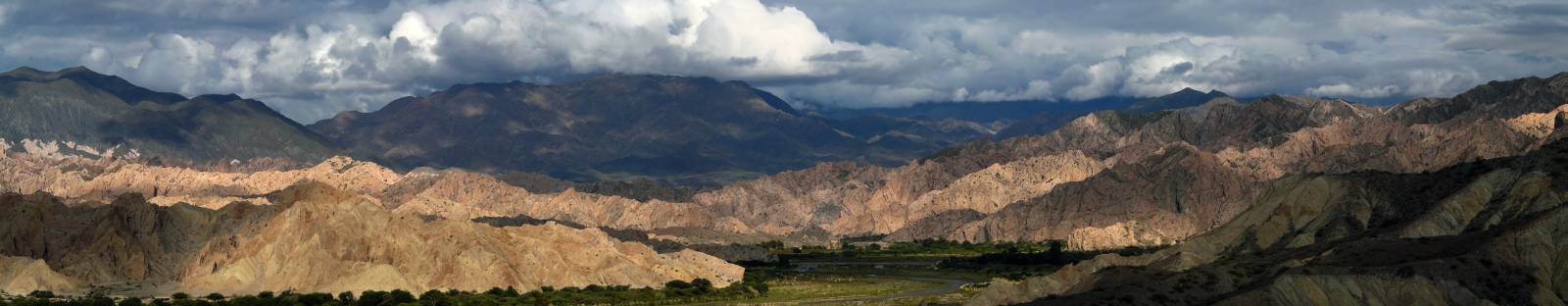 photo panoramique d'argentine: quebrada las flechas